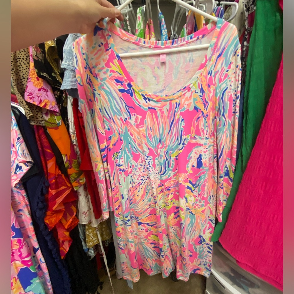 Lilly Pulitzer dress size x-small but very stretchy.